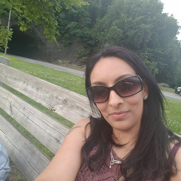 Meet your Posher, Sherry - Picture 1 of 1